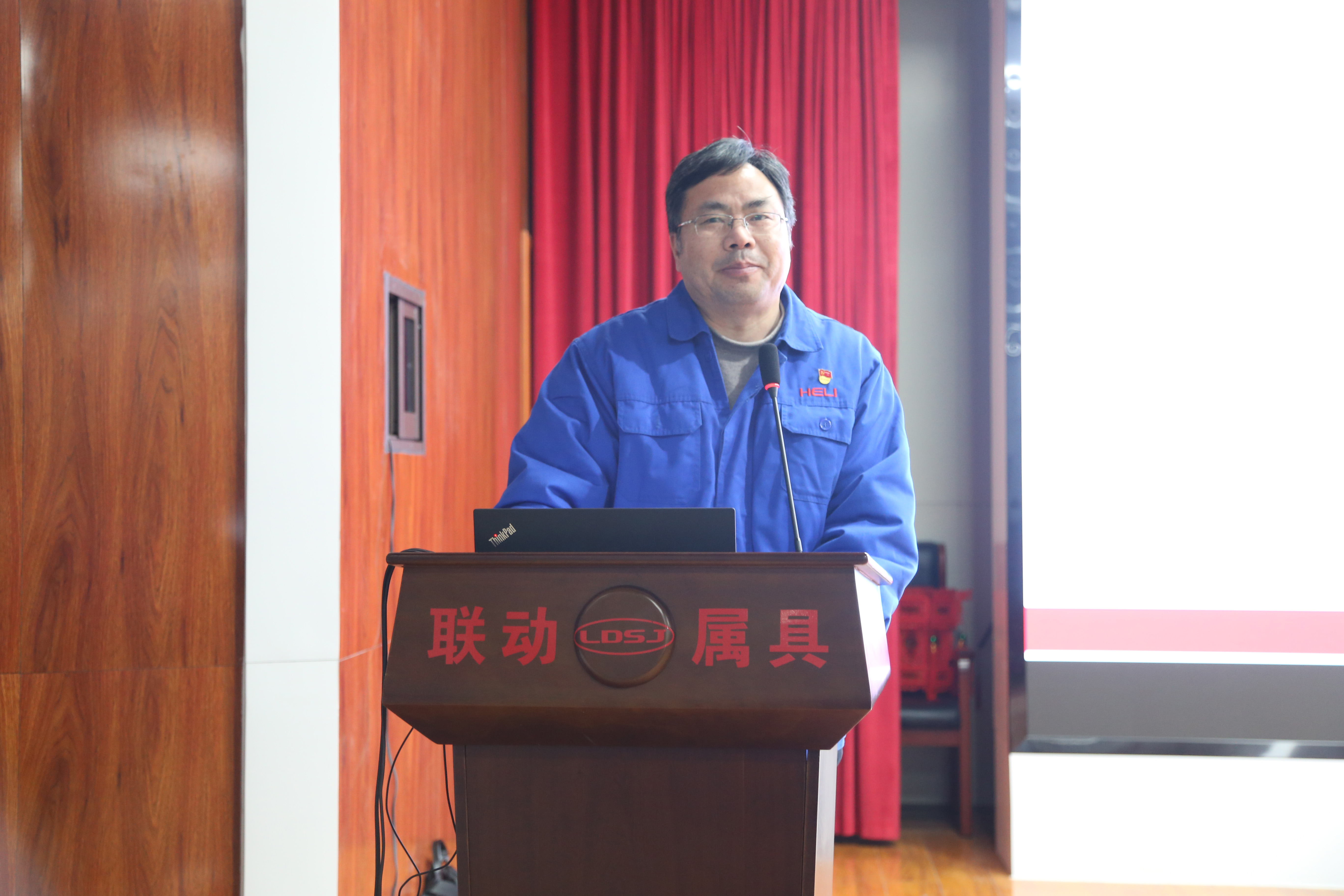公司党委委员、副总经理夏万军作总结讲话.jpg